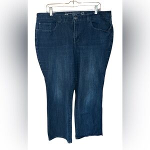 Christopher & Banks Modern Fit Straight Leg Womens Jeans. Size 16 Short